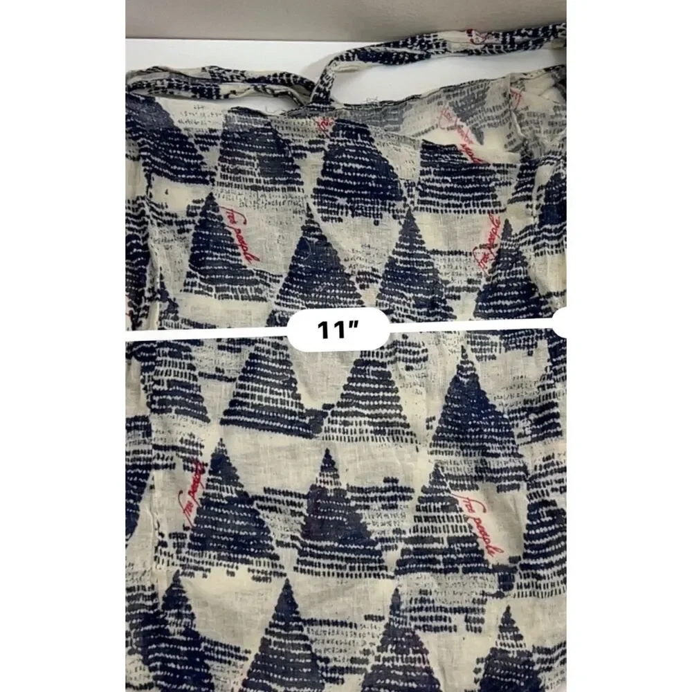 Free People sheer tote/hobo with a geometric design.